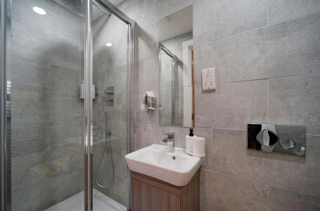 Modern 2 Bed Apartment With Juliet Balcony - Dhb Stays Leeds  Exterior foto